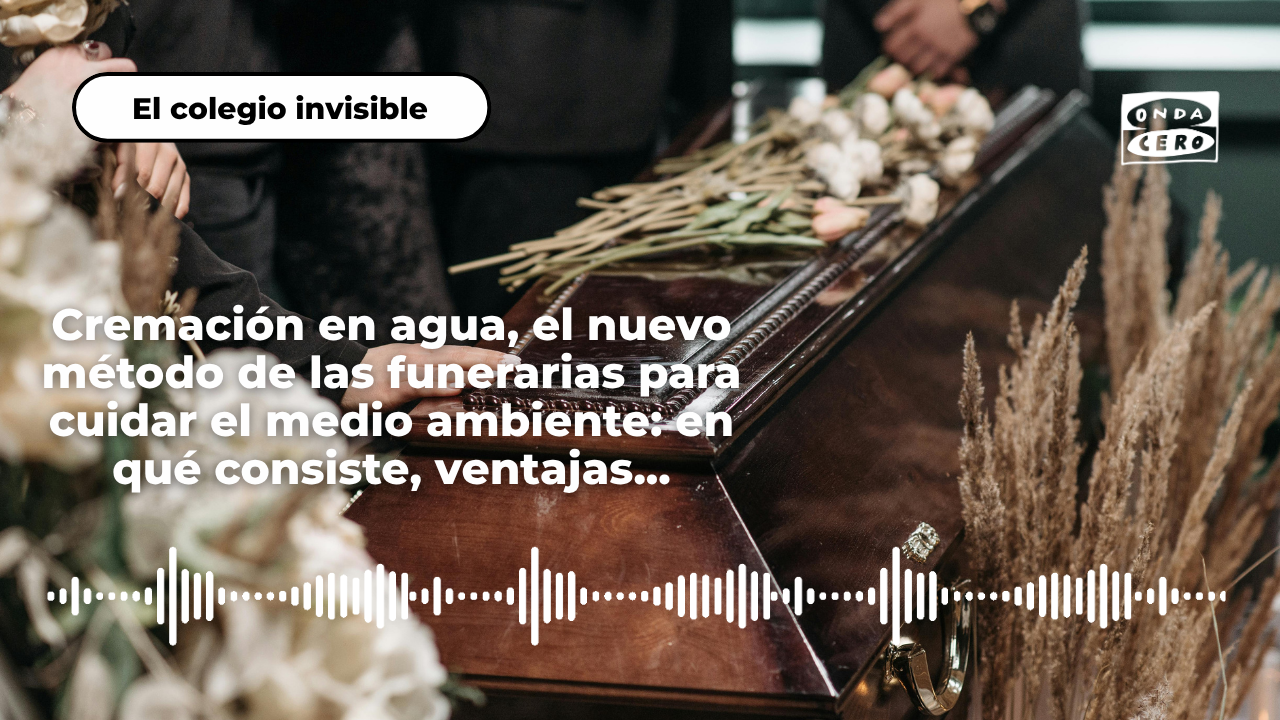 Un ataúd en un tanatorio Un ataúd en un tanatorio