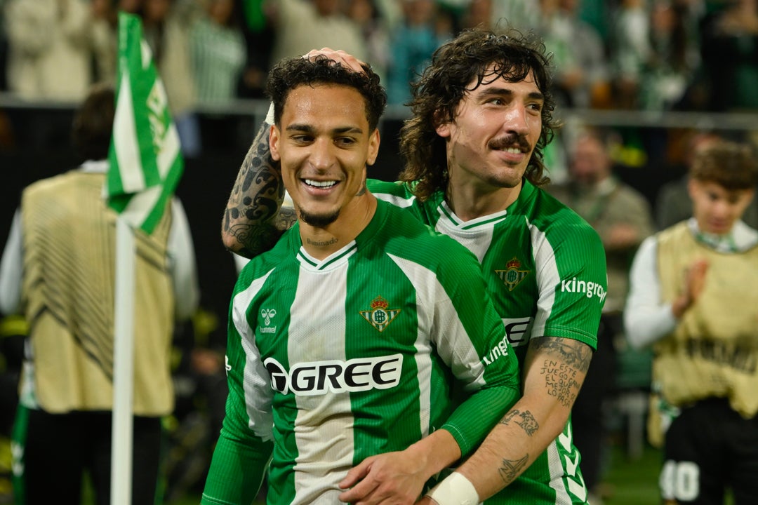 El Betis golea y pasa a cuartos de la Liga Europa El Betis golea y pasa a cuartos de la Liga Europa