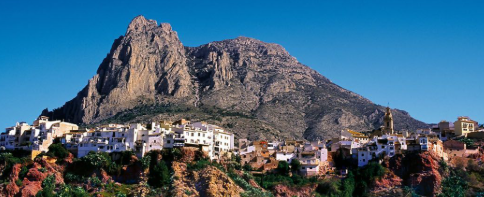 Finestrat se prepara también para el paso de la etapa 9 que acogerá la "Caravana de la Vuelta" en la Avenida Benidorm Finestrat se prepara también para el paso de la etapa 9 que acogerá la "Caravana de la Vuelta" en la Avenida Benidorm