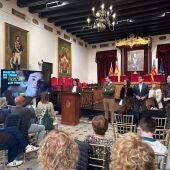 Elche se ha sumado a la conmemoración del Día Mundial del Síndrome de Down con un acto en el Salón de Plenos.