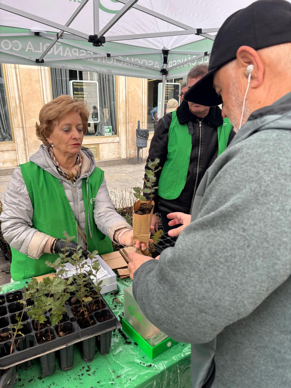 Promueve Palencia y AECC "plantan un árbol por la vida" Promueve Palencia y AECC "plantan un árbol por la vida"