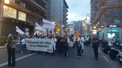 Cabecera de la manifestación del Simebal por la retirada del Estatuto Marco. Cabecera de la manifestación del Simebal por la retirada del Estatuto Marco.