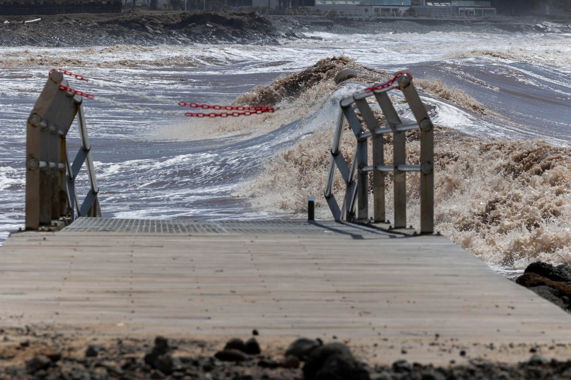 La borrasca Therese impacta con fuerza en Canarias: desprendimientos, inundaciones y fuertes vientos en todo el archipiélago La borrasca Therese impacta con fuerza en Canarias: desprendimientos, inundaciones y fuertes vientos en todo el archipiélago