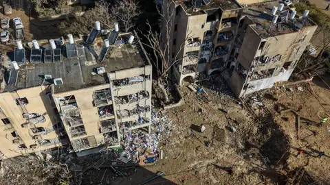 Consecuencias de una noche de ataques con misiles iraníes, en medio del conflicto entre Estados Unidos e Israel con Irán, en Arad. Consecuencias de una noche de ataques con misiles iraníes, en medio del conflicto entre Estados Unidos e Israel con Irán, en Arad.