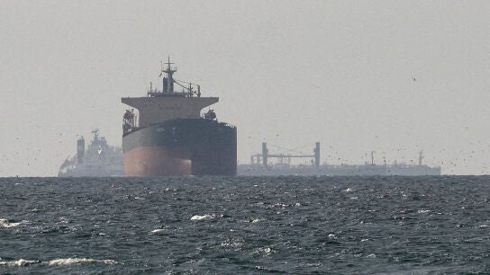 Un barco cerca del estrecho de Ormuz