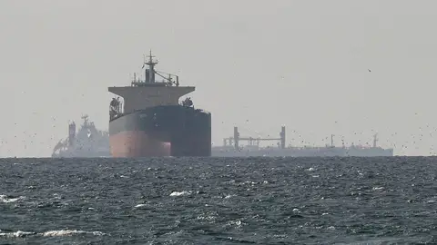 Un barco cerca del estrecho de Ormuz Un barco cerca del estrecho de Ormuz