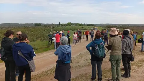 Unas 80 personas reivindican la recuperación del camino público de Montealmeida en Cáceres Unas 80 personas reivindican la recuperación del camino público de Montealmeida en Cáceres