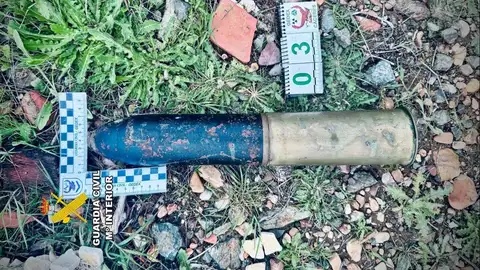 La Guardia Civil desactiva un proyectil de artillería de la Guerra Civil hallado en un paraje de Calamonte La Guardia Civil desactiva un proyectil de artillería de la Guerra Civil hallado en un paraje de Calamonte