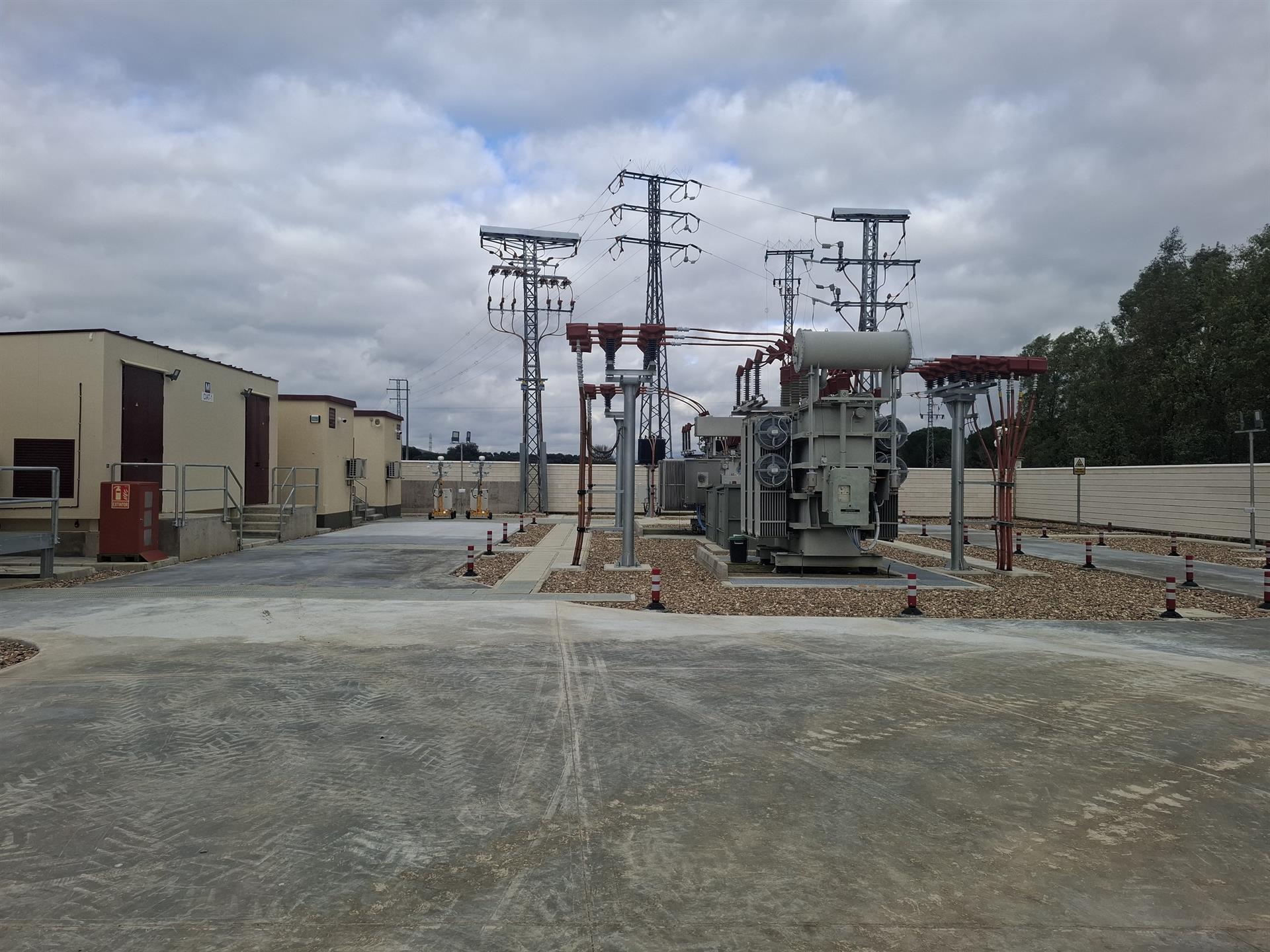 Iberdrola invierte 2,2 millones de euros en renovar la subestación eléctrica de Valdecaballeros Iberdrola invierte 2,2 millones de euros en renovar la subestación eléctrica de Valdecaballeros