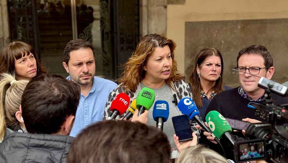 Patricia Puerta atiende a los medios de comunicación Patricia Puerta atiende a los medios de comunicación