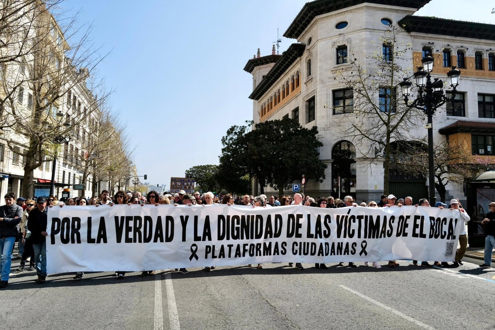 Medio millar de personas marcha en silencio por Santander y pide actuar para que las muertes del Bocal "no sean en vano" Medio millar de personas marcha en silencio por Santander y pide actuar para que las muertes del Bocal "no sean en vano"
