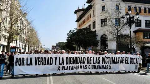 Medio millar de personas marcha en silencio por Santander y pide actuar para que las muertes del Bocal "no sean en vano" Medio millar de personas marcha en silencio por Santander y pide actuar para que las muertes del Bocal "no sean en vano"