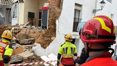 El derrumbe de una casa en Jerez de los Caballeros se salda con una mujer de 39 años herida de carácter leve El derrumbe de una casa en Jerez de los Caballeros se salda con una mujer de 39 años herida de carácter leve