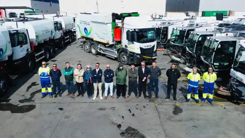 Presentación de la nueva flota de limpieza de El Puerto con parte del equipo de gobierno Presentación de la nueva flota de limpieza de El Puerto con parte del equipo de gobierno