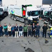 Presentación de la nueva flota de limpieza de El Puerto con parte del equipo de gobierno