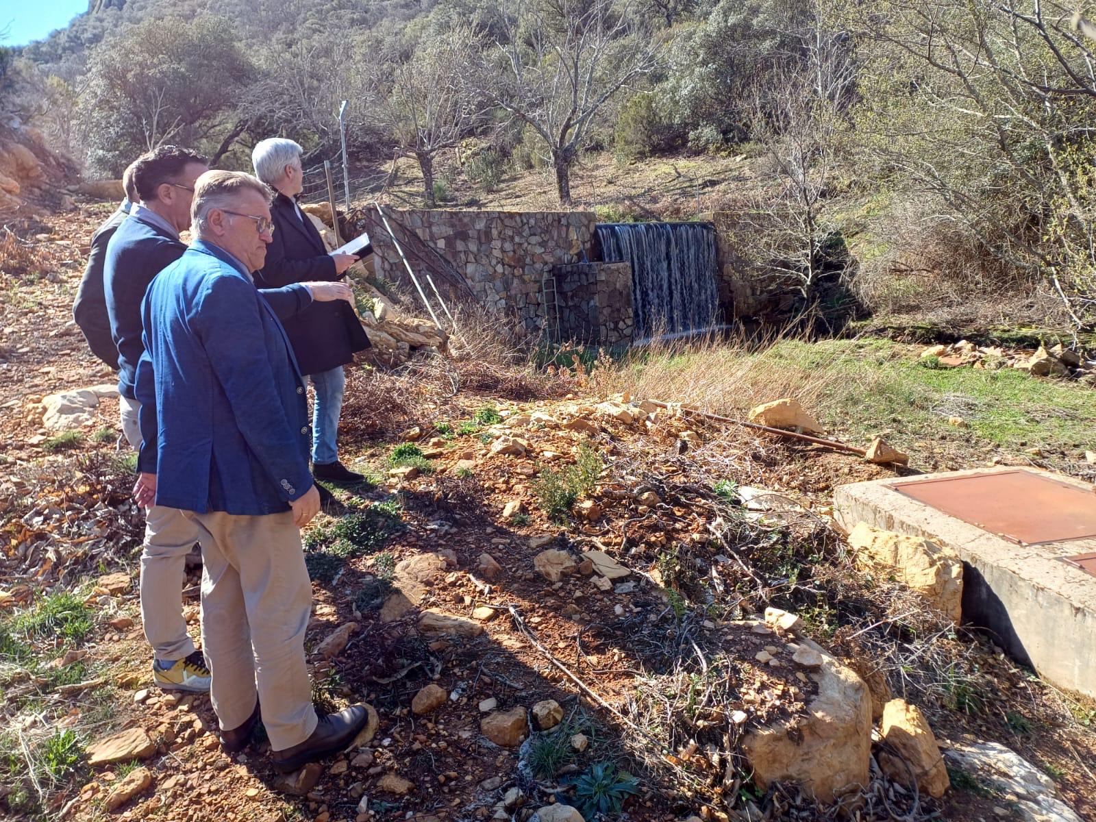 La Junta invierte casi un millón de euros en mejorar el abastecimiento de agua en Navezuelas La Junta invierte casi un millón de euros en mejorar el abastecimiento de agua en Navezuelas