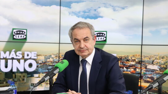 El expresidente José Luis Rodríguez Zapatero, durante la entrevista en Más de uno/ Samuel Portillo