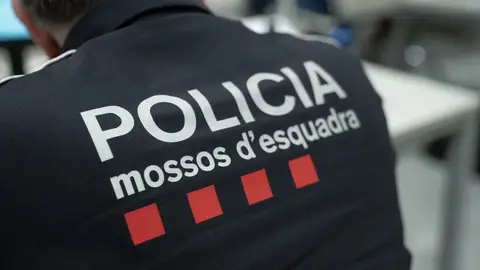 Un agente de los Mossos d'Esquadra. Un agente de los Mossos d'Esquadra.