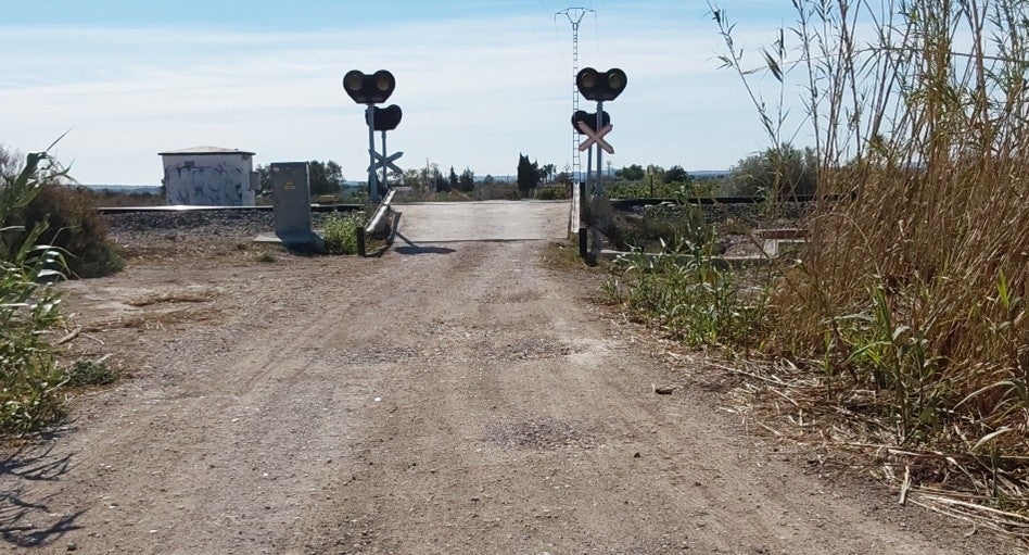 Adif licita por 2,5 millones de euros las obras de supresión del paso a nivel del Camí del Derramador de Crevillent Adif licita por 2,5 millones de euros las obras de supresión del paso a nivel del Camí del Derramador de Crevillent