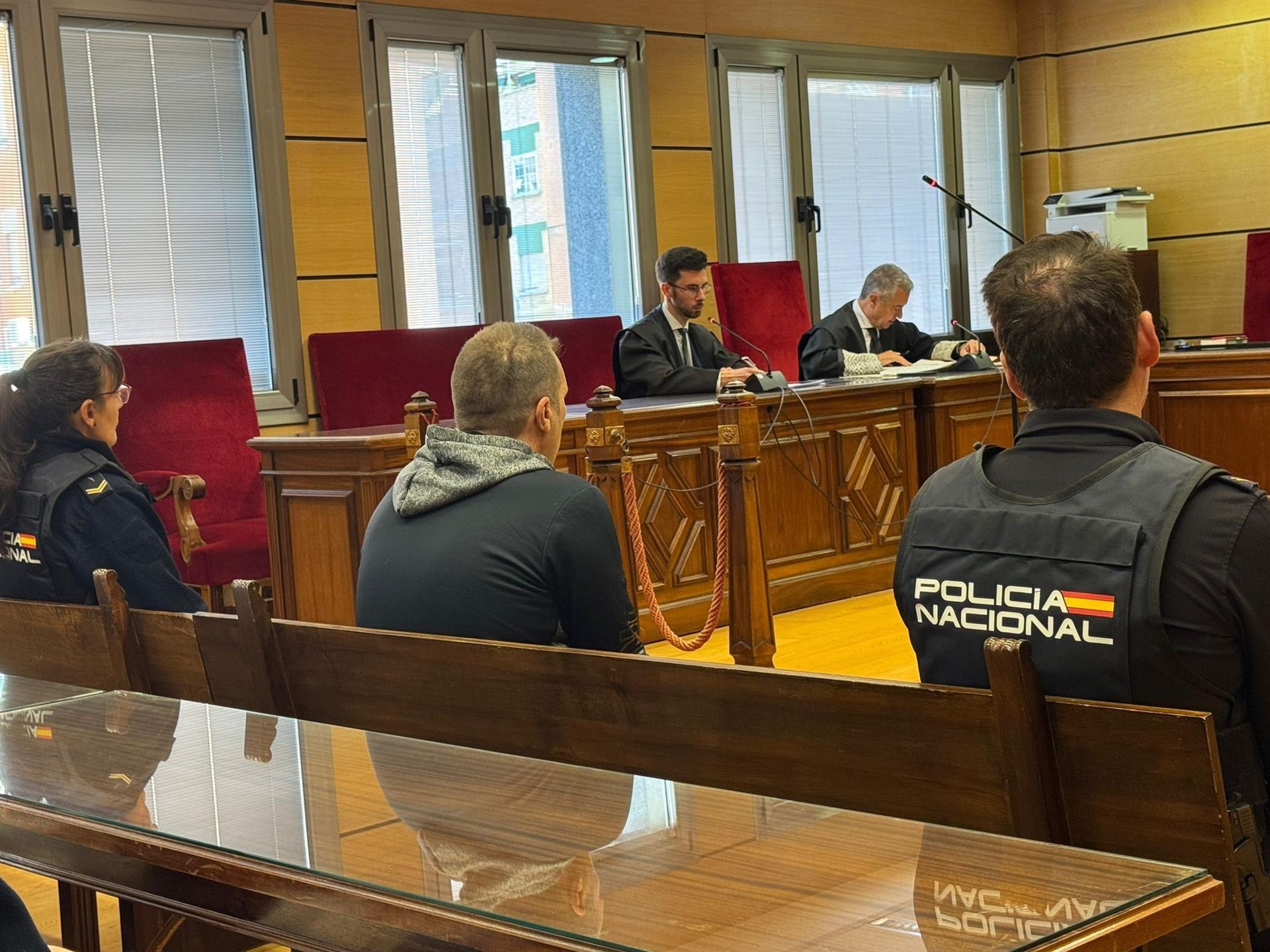 Condenado a diez años de prisión tras reconocer que intentó asesinar a su mujer en Alcázar de San Juan Condenado a diez años de prisión tras reconocer que intentó asesinar a su mujer en Alcázar de San Juan