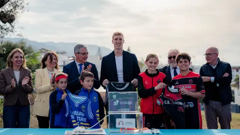 Alberto Díaz coloca la primera piedra del Polideportivo que llevará su nombre en Alhaurín de la Torre Baloncesto