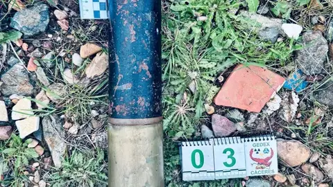 La Guardia Civil desactiva un proyectil de artillería de la Guerra Civil hallado en un paraje de Calamonte La Guardia Civil desactiva un proyectil de artillería de la Guerra Civil hallado en un paraje de Calamonte