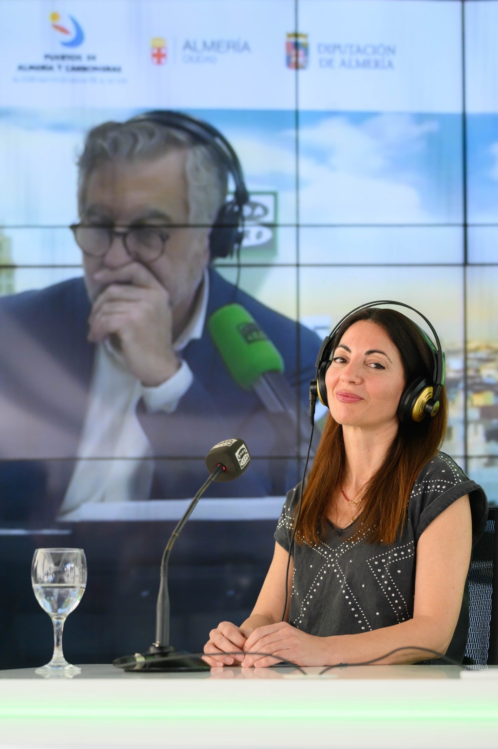 La presidenta de la Autoridad Portuaria de Almería reivindica la importancia de la integración puerto-ciudad: "Va a ser un revulsivo" — Más de uno cover