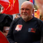 Txema Fernández, concejal de IU Toledo en la manifestación contra la guerra el pasado sábado. Txema Fernández, concejal de IU Toledo en la manifestación contra la guerra el pasado sábado.