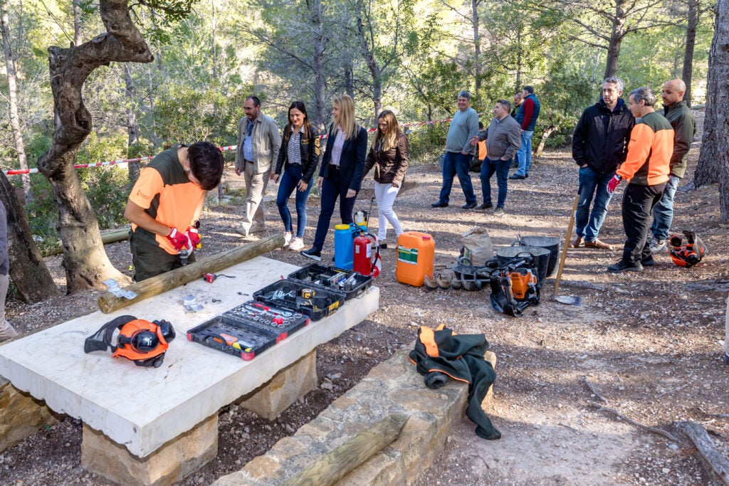 Las brigadas forestales de la Consellería de Medio Ambiente continúan con sus labores de mejora y protección en el entorno del Puig Campana Las brigadas forestales de la Consellería de Medio Ambiente continúan con sus labores de mejora y protección en el entorno del Puig Campana