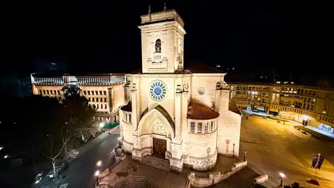 La Catedral "deslumbra" con su nueva iluminación La Catedral "deslumbra" con su nueva iluminación