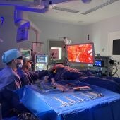 Intervención quirúrgica en el Hospital del Vinalopó de Elche de una mastectomía con reconstrucción 3D.