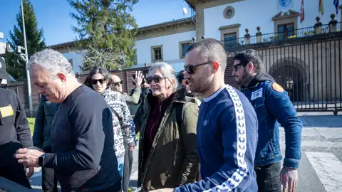 Anboto saliendo en semilibertad después de 22 años entre rejas. Anboto saliendo en semilibertad después de 22 años entre rejas.