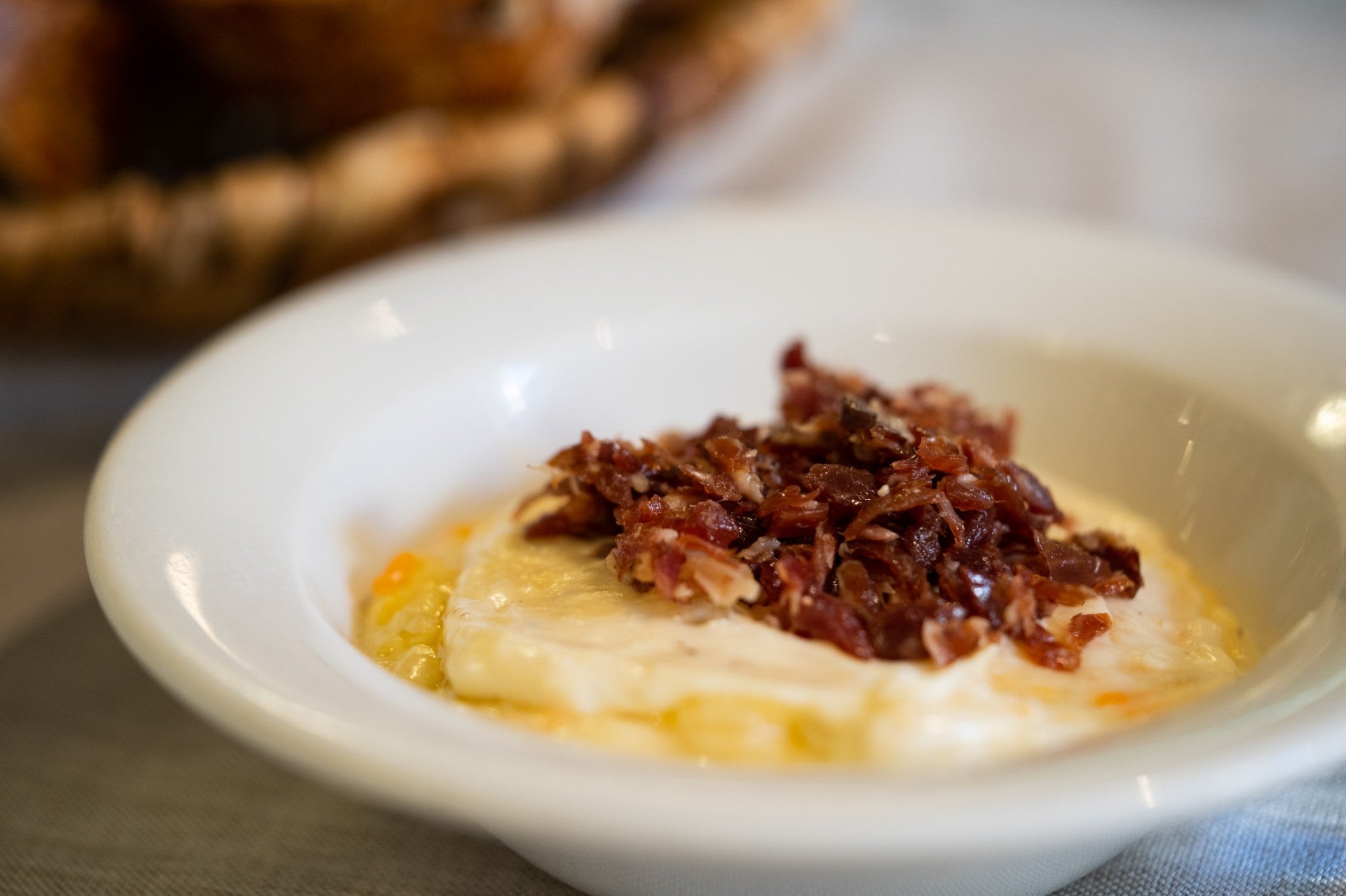 La ensaladilla de La Cosmopolita vuelve a casa: Dani Carnero recupera uno de sus platos más icónicos en La Cosmo La ensaladilla de La Cosmopolita vuelve a casa: Dani Carnero recupera uno de sus platos más icónicos en La Cosmo