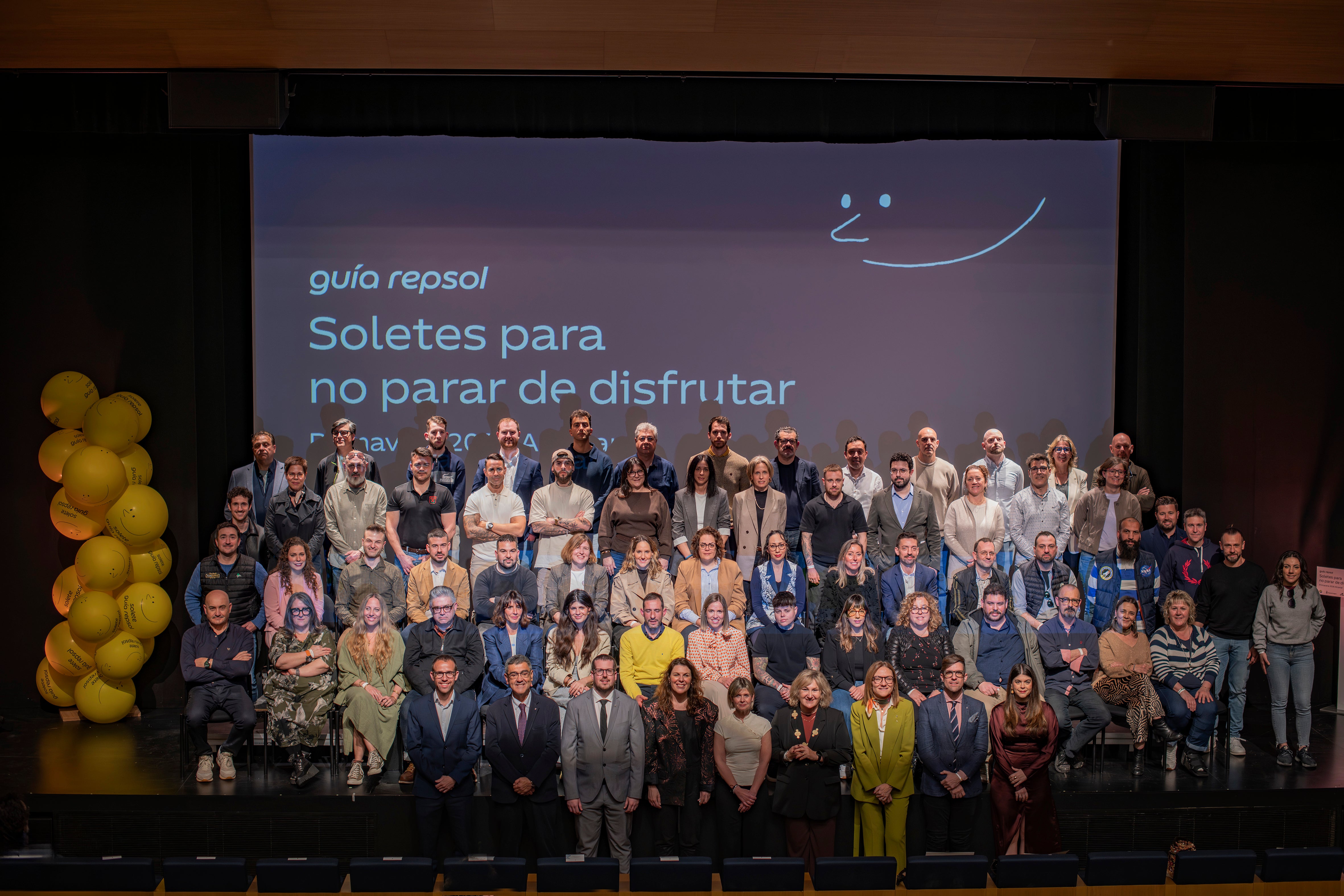 Foto de familia de Soletes de Tarragona invitados a la entrega de Alcanar Foto de familia de Soletes de Tarragona invitados a la entrega de Alcanar