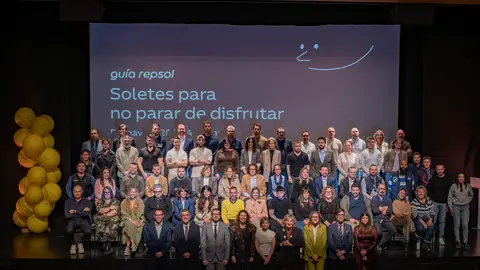 Foto de familia de Soletes de Tarragona invitados a la entrega de Alcanar Foto de familia de Soletes de Tarragona invitados a la entrega de Alcanar