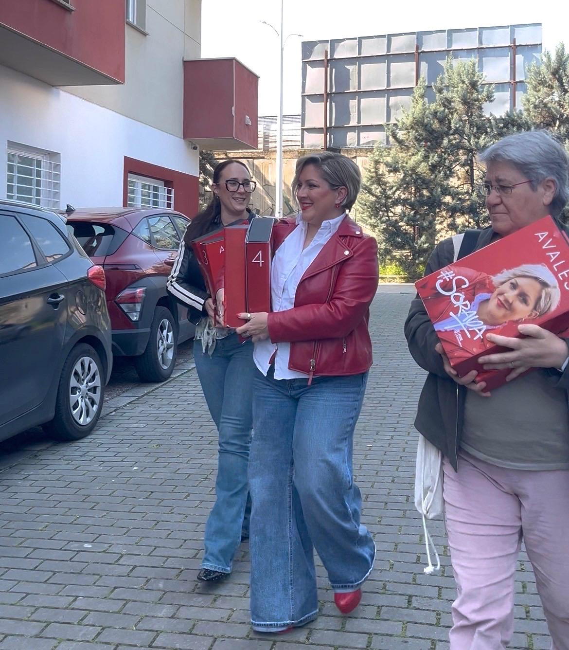 Soraya Vega registra más del máximo de los avales y se muestra abierta a que los compañeros se integren en su candidatura Soraya Vega registra más del máximo de los avales y se muestra abierta a que los compañeros se integren en su candidatura