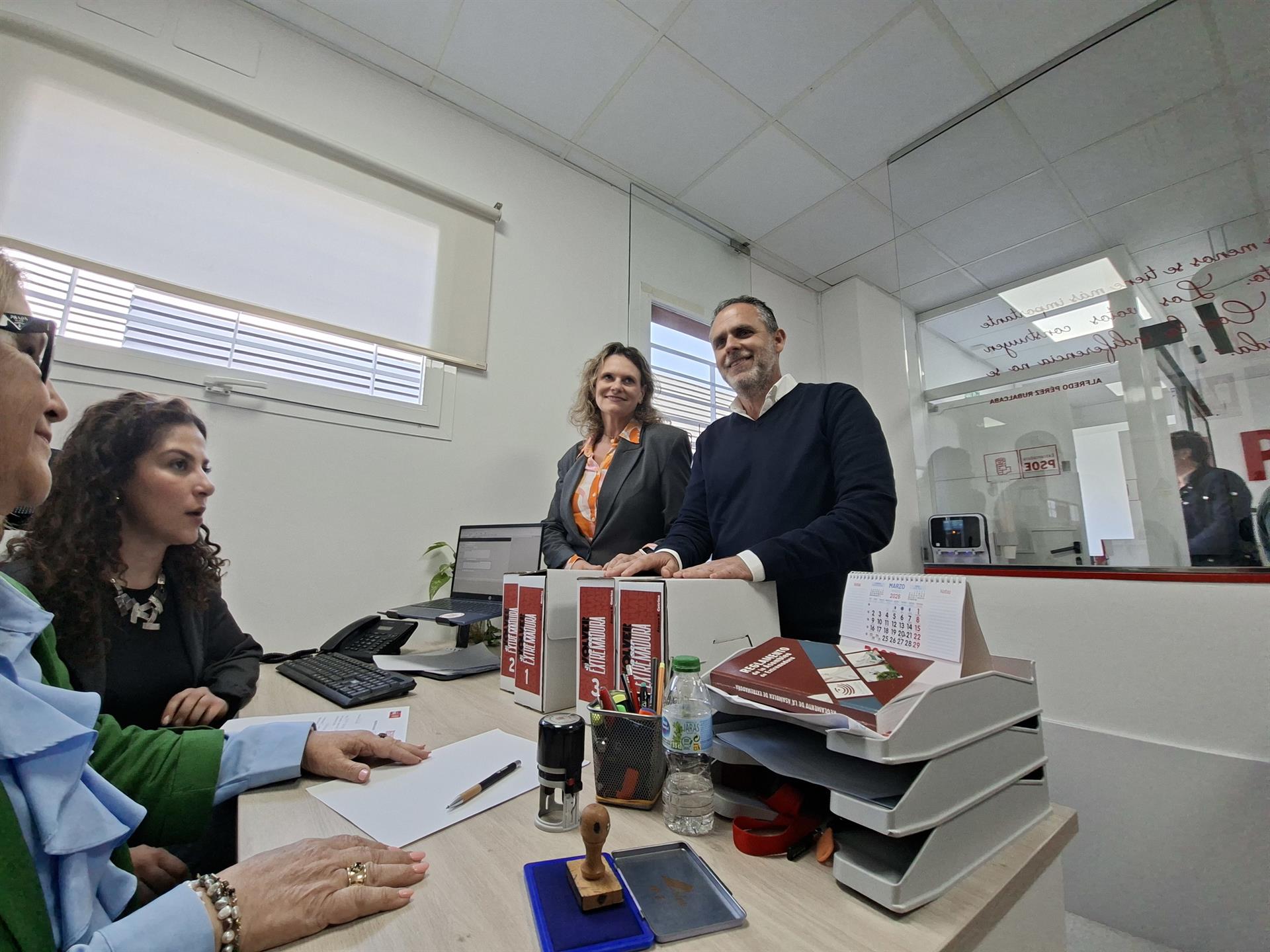 Sánchez Cotrina presenta sus avales tras su unión con Blanca Martín y González Andrade con su proyecto que "ha nacido desde la militancia" Sánchez Cotrina presenta sus avales tras su unión con Blanca Martín y González Andrade con su proyecto que "ha nacido desde la militancia"