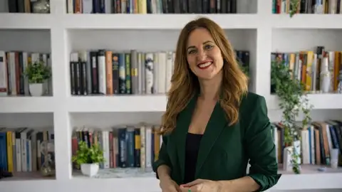 Esther Guilabert, nueva secretaria general de Fevitur, la Patronal de pisos turísticos. Esther Guilabert, nueva secretaria general de Fevitur, la Patronal de pisos turísticos.