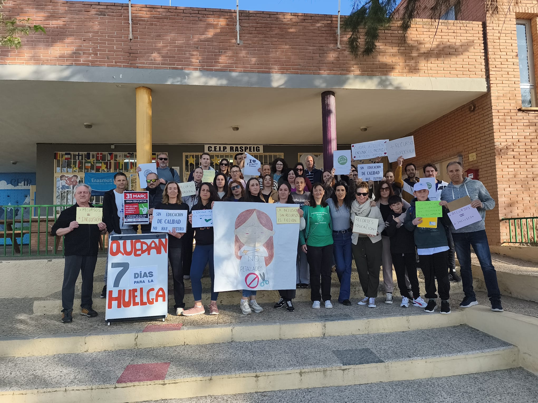 La Plataforma en Defensa de l´Ensenyament Públic considera una burla el decálogo de medidas planteadas por Educación La Plataforma en Defensa de l´Ensenyament Públic considera una burla el decálogo de medidas planteadas por Educación