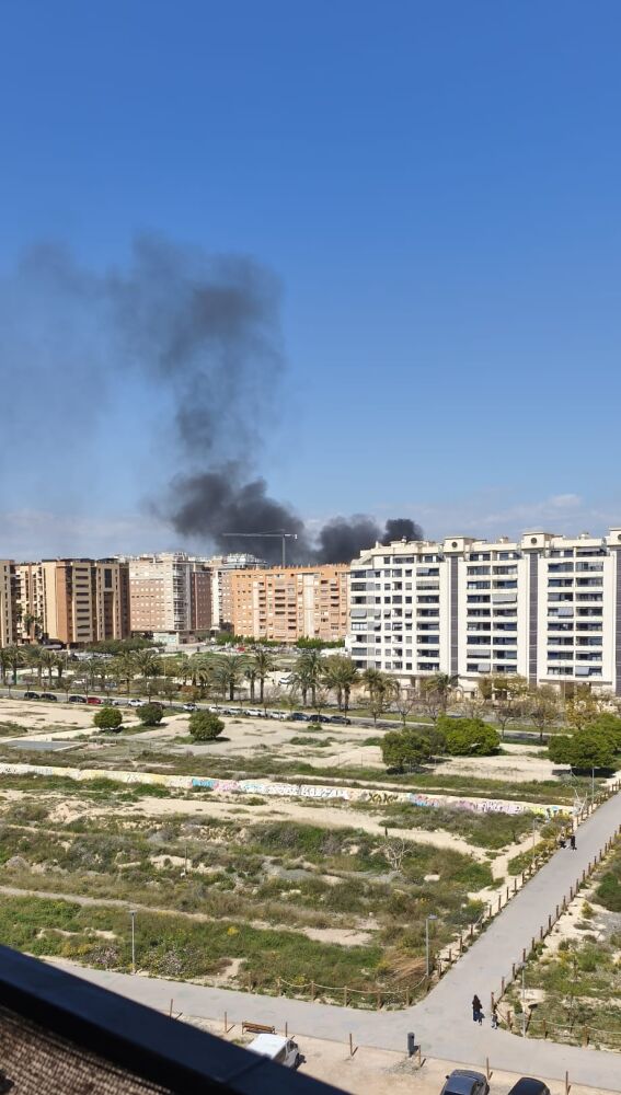 La colmuna de humo vista desde Florida Portazgo 