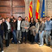 El president de la Generalitat, Pérez Llorca, ha recibido a los alumnos del IES Llombai. 