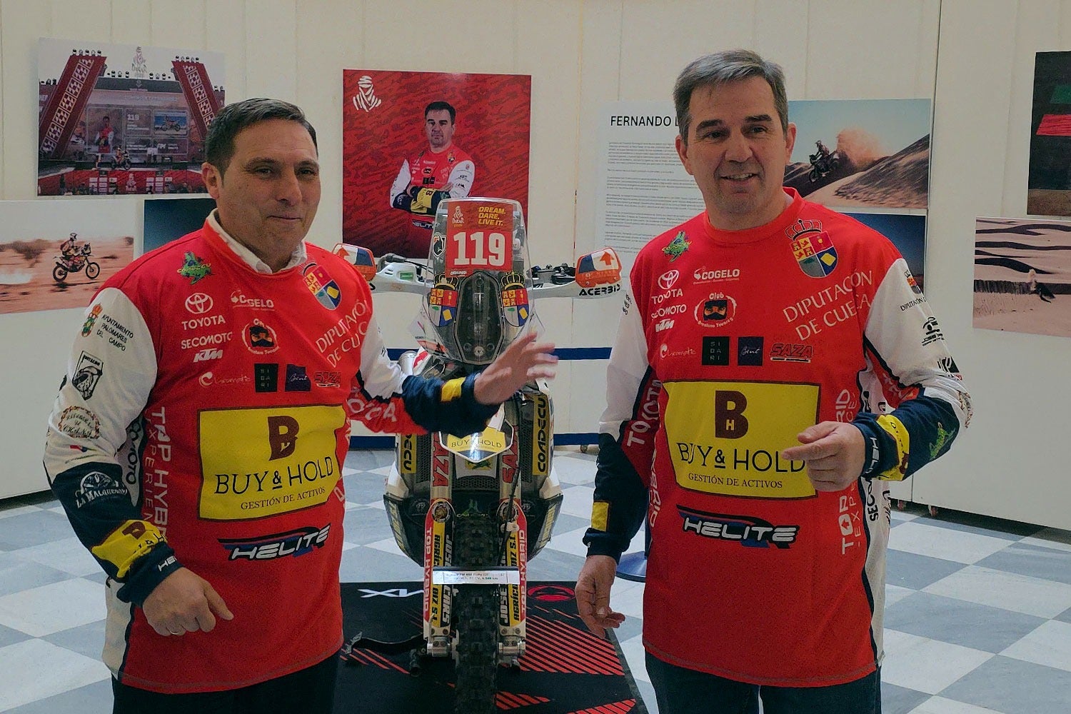 Una noche a la intemperie en pleno desierto: la aventura del Dakar de Fernando Domínguez Una noche a la intemperie en pleno desierto: la aventura del Dakar de Fernando Domínguez