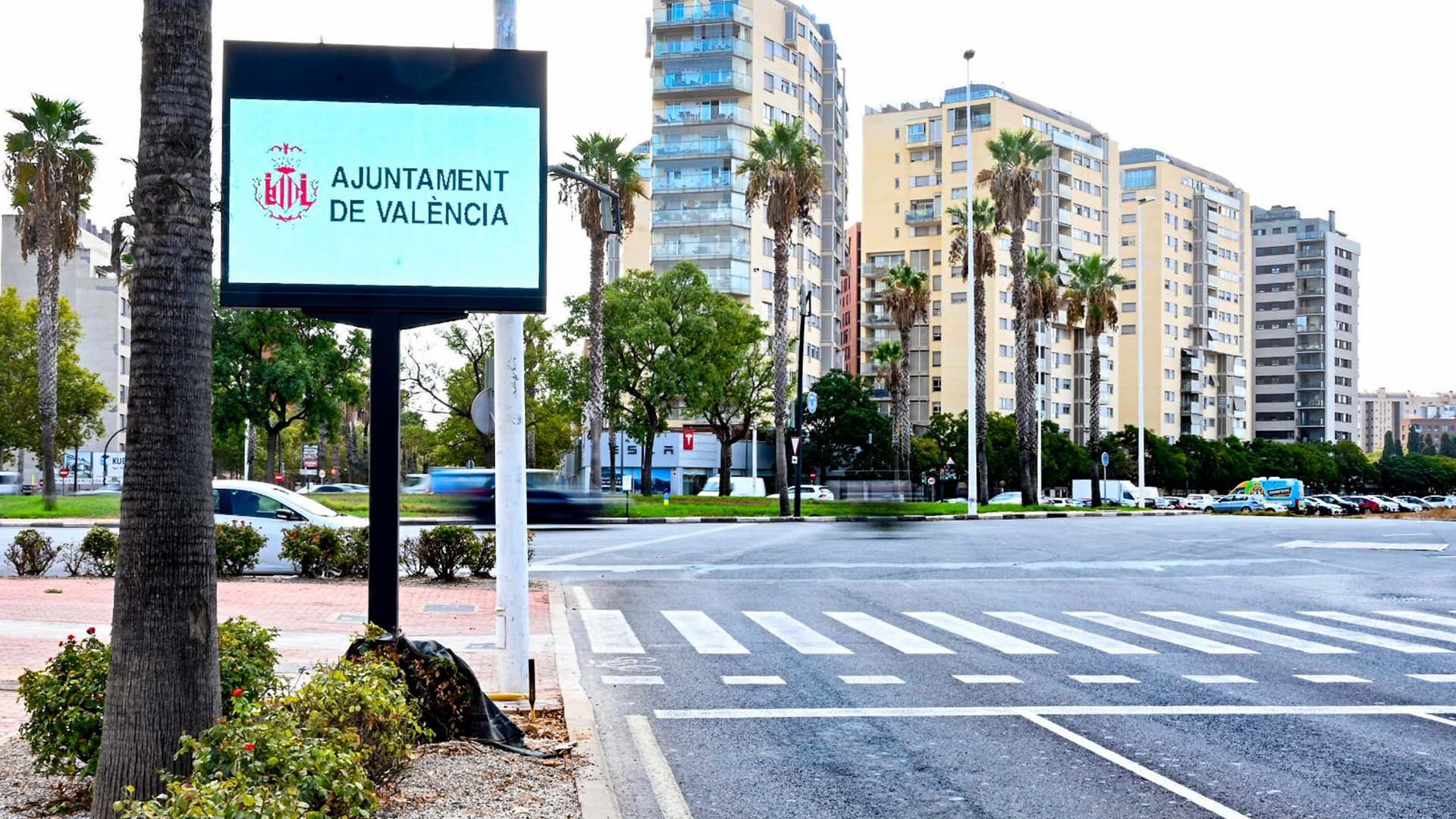 Solo el 6% de los vehículos que circulan por València carecen del distintivo ambiental de la DGT Solo el 6% de los vehículos que circulan por València carecen del distintivo ambiental de la DGT