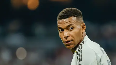 Mbappé habla de su rodilla: "Encontré el diagnóstico correcto en París" Mbappé habla de su rodilla: "Encontré el diagnóstico correcto en París"