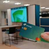 Unicaja impulsa su posicionamiento joven y lanza una promoción dirigida a nuevos clientes, con 90 euros en experiencias y tarjetas regalo