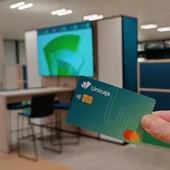 Unicaja impulsa su posicionamiento joven y lanza una promoción dirigida a nuevos clientes, con 90 euros en experiencias y tarjetas regalo Unicaja impulsa su posicionamiento joven y lanza una promoción dirigida a nuevos clientes, con 90 euros en experiencias y tarjetas regalo