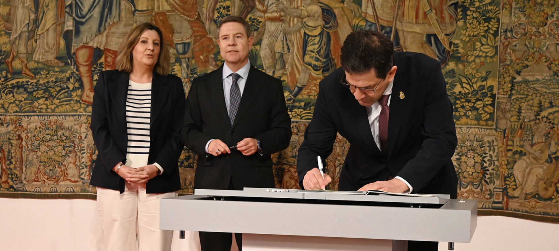 Junta y Diputación invertirán 17 millones de euros para contratar a 1.700 personas en Ciudad Real Junta y Diputación invertirán 17 millones de euros para contratar a 1.700 personas en Ciudad Real