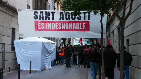 Ajornat fins al 15 d’abril el desnonament del bloc de Sant Agustí, al barri de Gràcia Ajornat fins al 15 d’abril el desnonament del bloc de Sant Agustí, al barri de Gràcia