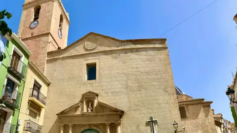 La parroquia de la Asunción de Villajoyosa y el Ayuntamiento proyectan mejorar la capilla de Santa Marta de cara al próximo año La parroquia de la Asunción de Villajoyosa y el Ayuntamiento proyectan mejorar la capilla de Santa Marta de cara al próximo año
