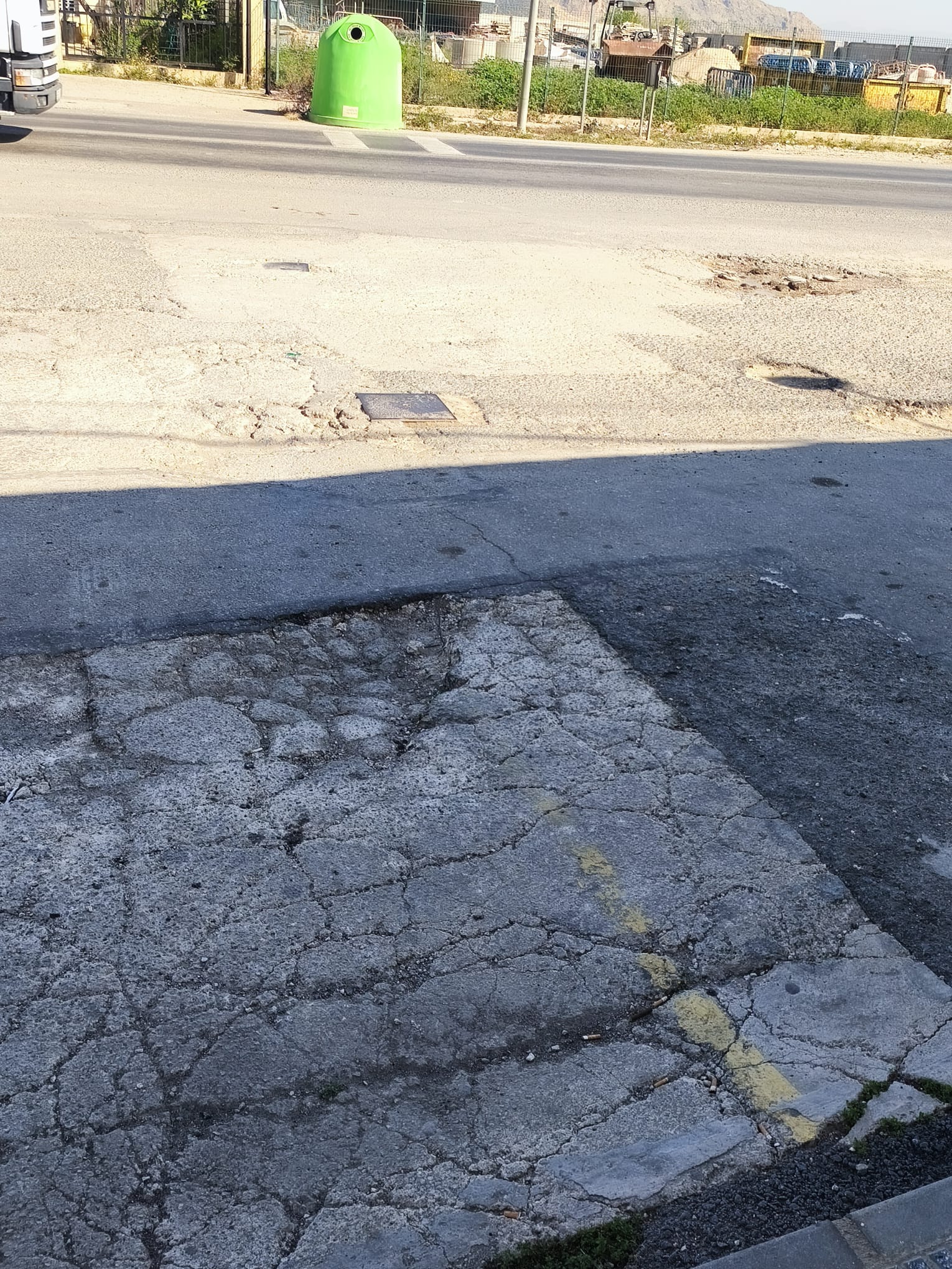 Vecinos de La Campaneta muestran el malestar de la pedanía oriolana por la falta de mantenimiento en viales y la limpieza viaria Vecinos de La Campaneta muestran el malestar de la pedanía oriolana por la falta de mantenimiento en viales y la limpieza viaria